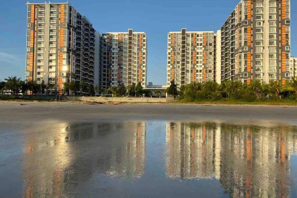 Adra Suites @ Timurbay Seafront Residence Куантан Екстер'єр фото